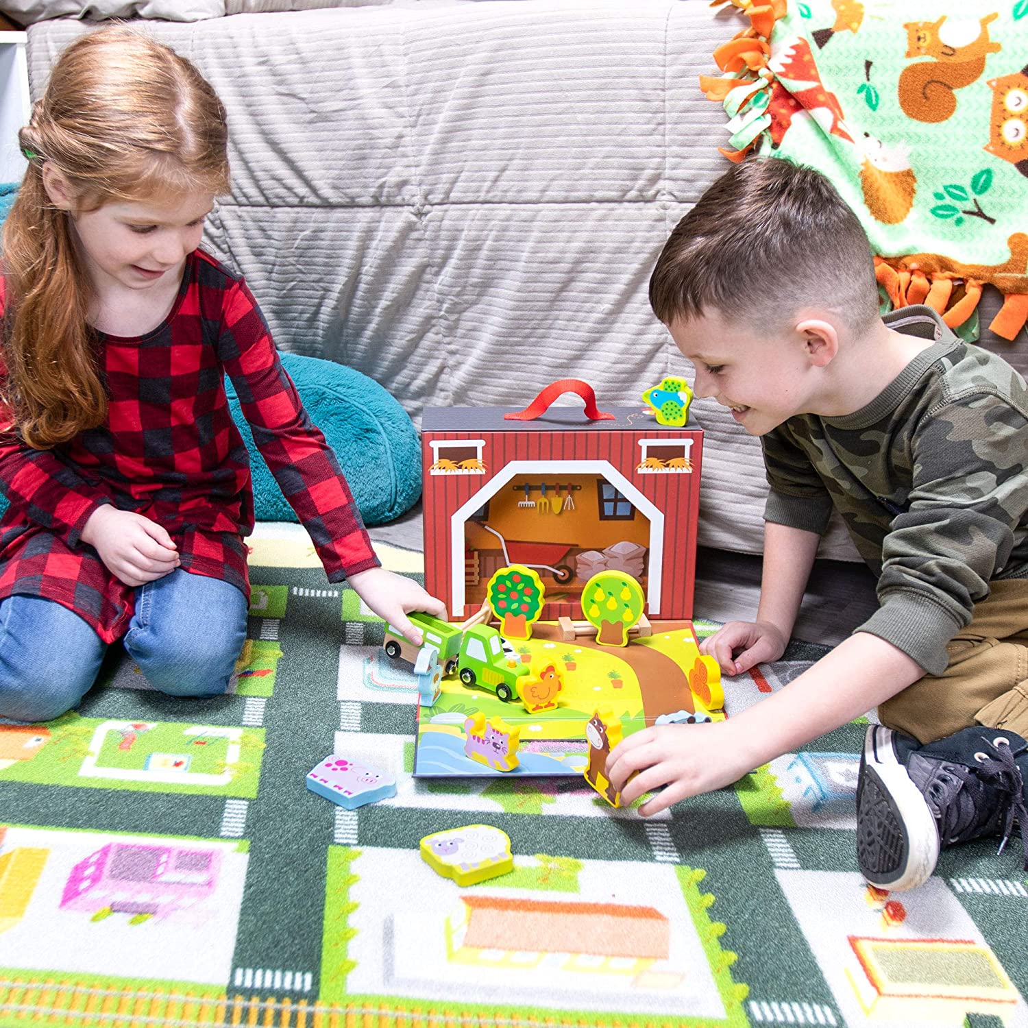 Take Along Barnyard Toy Foldable Barn Box with Farm Animals for Kids